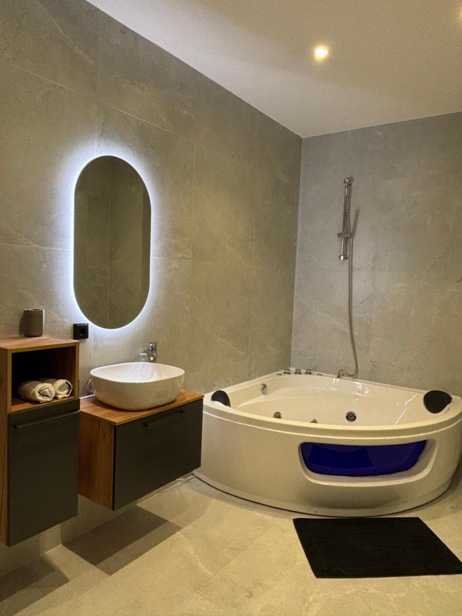 Luxus Apartment Mit Whirlpool In Kiel Eksteriør bilde